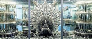 Gefährlicher Pfau. Objekte wie dieses sind im Deutschen Klingenmuseum im Solinger Stadtteil Gräfrath zu bewundern. Die beeindruckende, 1904 begonnene Sammlung wird ständig ergänzt. 