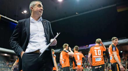 Auf verlorenem Posten. Volleys Trainer Roberto Serniotti verlor aber seinen Humor nicht. Auch gut.