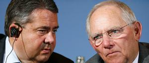 Sigmar Gabriel (l.,SPD) und Wolfgang Schäuble (CDU) sind nicht nur in der Flüchtlingsfrage nicht sehr weit auseinander.