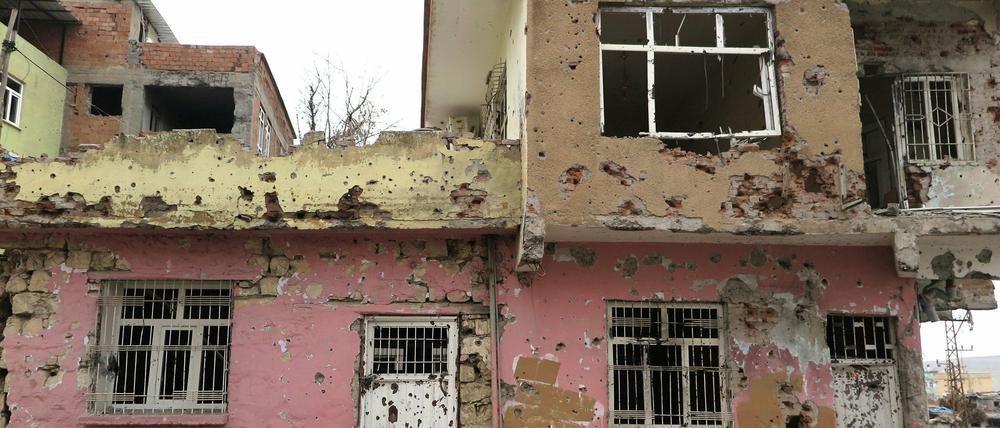 Im Südosten der Türkei herrschen bürgerkriegsähnliche Verhältnisse, seit Sicherheitskräfte gegen die Kämpfer der verbotenen kurdischen Arbeiterpartei PKK vorgehen.