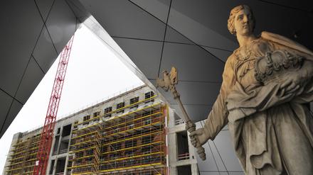Geschichte trifft Gegenwart: die Baustelle des Humboldt-Forums und des geplanten Schlosses.