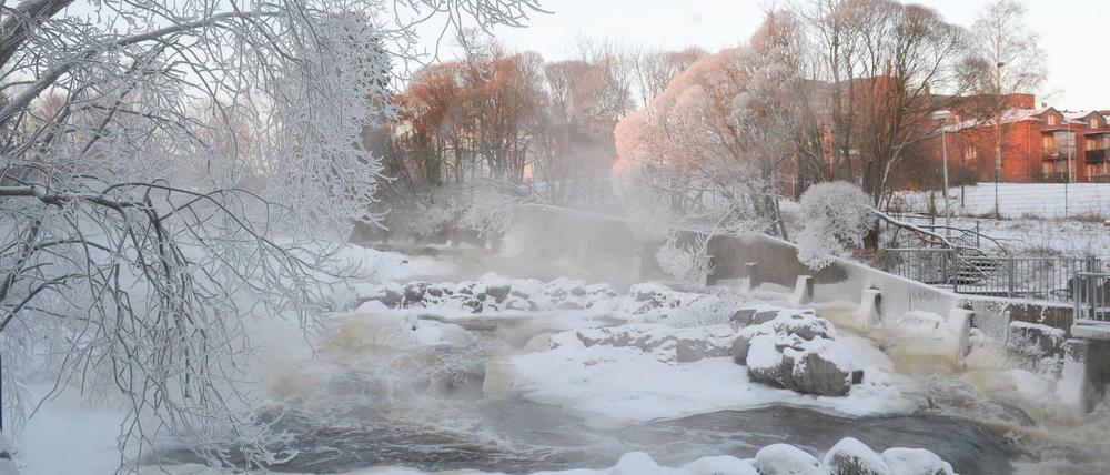 Die frostigen Temperaturen und und die lange Dunkelheit im finnischen Winter sind für manchen schwer zu ertragen.. 