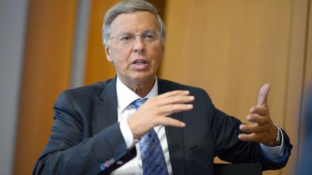 Wolfgang Bosbach (CDU) ist in seiner Heimat in der Flüchtlingshilfe engagiert, und er findet auch seine Kanzlerin im Prinzip großartig – nur ihre Politik eben öfter mal falsch.