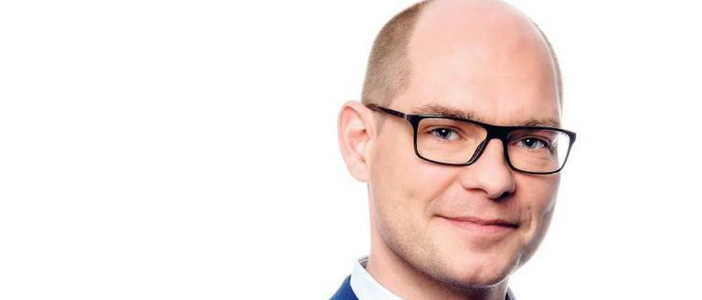 Korbinian Frenzel moderiert "Studio 9 - Kultur und Politik am Morgen", die Frühsendung im Deutschlandradio Kultur