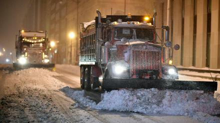 Schneepflüge im Großeinsatz: Ein Wintersturm hat den Osten der USA erfasst, wie hier in Washington D.C.
