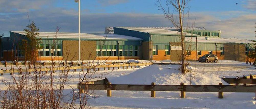 Die High School von La Loche.