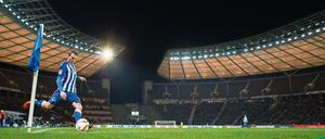 Endlich wieder Fußball im Olympiastadion. Hertha BSC startet am Samstag gegen den FC Augsburg in die Rückrunde. Foto: dpa/Schulze