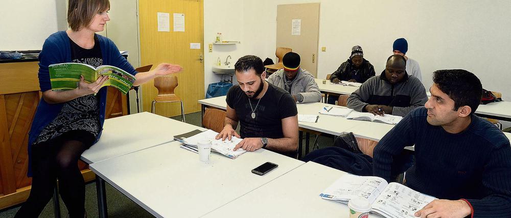 Bethanien Berlin Kreuzberg. Deutschunterricht für Flüchtlinge. Eine wichtige Voraussetzung für einen Job. 