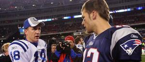 Ich grüße Sie! Peyton Manning (links) und Tom Brady haben sich in der NFL über mehr als ein Jahrzehnt Rekord um Rekord abgejagt. 