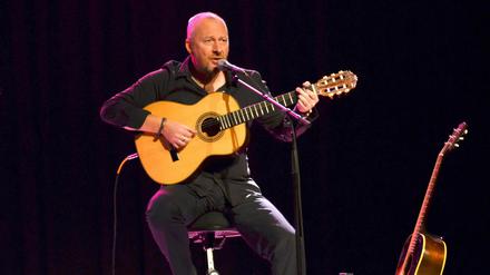 Der britische Musiker Black aka Colin Vearncombe bei einem Auftritt Ende November 2015 in München.