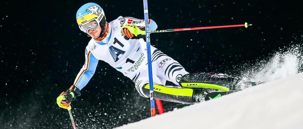 Felix Neureuther scheidet als Führender aus.