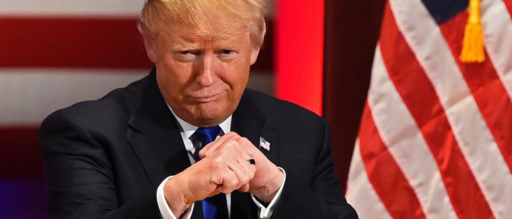 Statt im TV zu debattieren, sprach Donald Trump lieber in Des Moines im Bundesstaat Iowa.