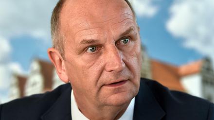 Muss erst mal verdauen, dass er und seine Länderkollegen nach dem Asyl-Gespräch mit der Kanzlerin in Berlin mit leeren Händen nach Hause gefahren sind: Brandenburgs Ministerpräsident Dietmar Woidke (SPD). 