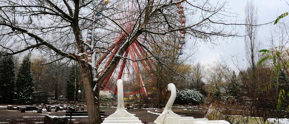 Neuer Dreh an der Spree: In den jetzt noch winterlich verschneiten Spreepark in Berlin-Plänterwald soll schon bald neues Leben einziehen.