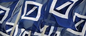 Mit wehenden Fahnen. Der Deutschen Bank ging es schon lange nicht mehr so schlecht.