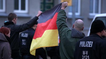 Die Gewaltbereitschaft bei Rechtsextremisten steigt. 