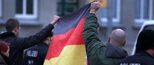 Die Gewaltbereitschaft bei Rechtsextremisten steigt. 