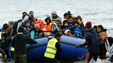 Eltern, kleine Kinder - aber viele ältere Minderjährige kommen ohne Begleitung Erwachsener in Europa (hier Ende Januar auf Lesbos) an.