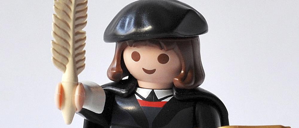 Martin Luther bleibt mit Abstand die meistverkaufte Playmobil-Einzelfigur. Ingesamt sei der kleine Reformator bereits 400.000 Mal verkauft worden, heißt es.
