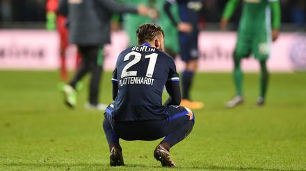 Berlins Marvin Plattenhardt ist nach Spielende in Bremen enttäuscht, dabei gab es am Wochenende so viele Gewinner.