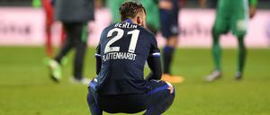 Berlins Marvin Plattenhardt ist nach Spielende in Bremen enttäuscht, dabei gab es am Wochenende so viele Gewinner.
