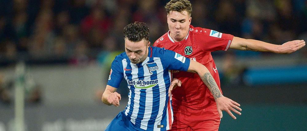 Yanni Regäsel (links) sprintet von nun an für Eintracht Frankfurt.