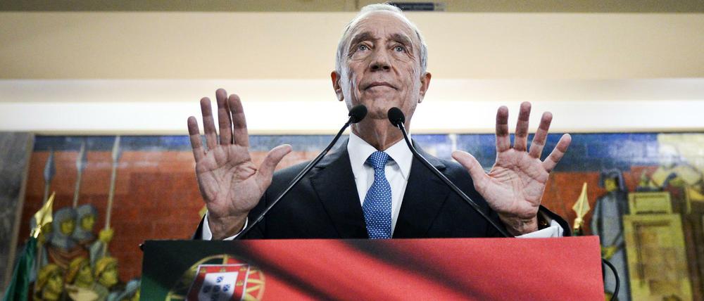 Marcelo Rebelo de Sousa sonnt sich nach seinem Sieg.