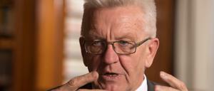 Der baden-württembergische Ministerpräsident Winfried Kretschmann (Bündnis 90/ Die Grünen) mahnt zur Zurückhaltung in der Flüchtlingsdebatte.