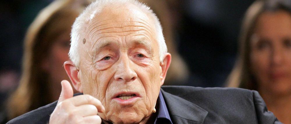 Heiner Geißler ruft die CDU auf, den Angriffen der Schwesterpartei in der Flüchtlingspolitik entschiedener entgegenzutreten.