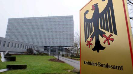 Das Kraftfahrt-Bundesamt in Flensburg gerät von immer mehr Seiten unter Druck.