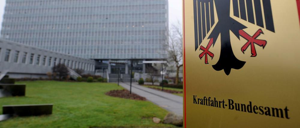 Das Kraftfahrt-Bundesamt in Flensburg gerät von immer mehr Seiten unter Druck.