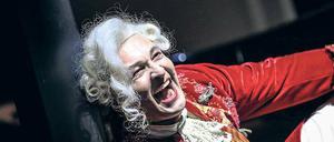 Ich lach mich tot! Stephan Rügamer als Mozart. 