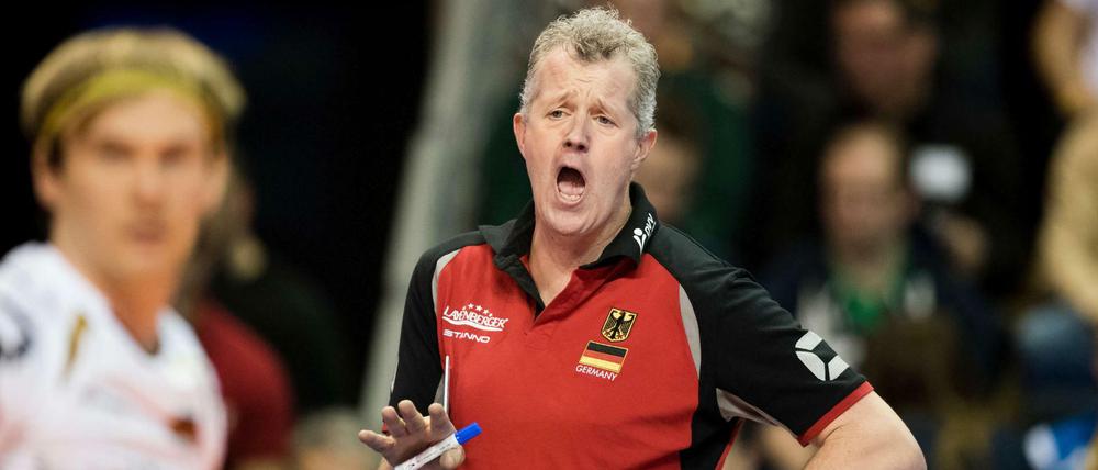 Deutschlands Trainer Vital Heynen beim Qualifikationsturnier in Berlin.