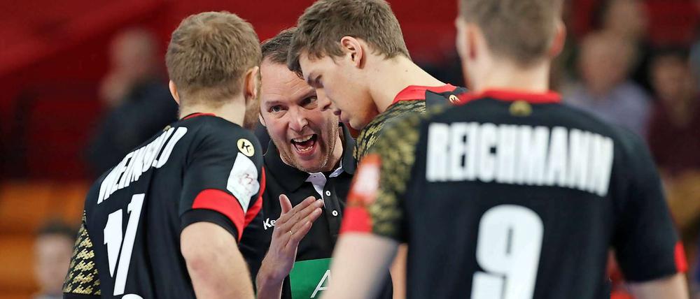 Aus und vorbei. Dagur Sigurdsson muss für den Rest der EM ohne seine beiden treffsichersten Rückraumspieler auskommen.