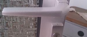 "Der Profilzylinder ist schon mal gut gesichert" - so kommentiert die Berliner Polizei am Dienstag dieses Foto auf ihrer Twitterseite.