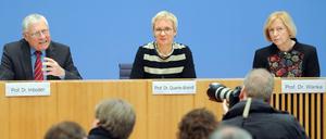 Exzellentes Zeugnis. Der Schweizer Wissenschaftsmanager Dieter Imboden, die Bremer Senatorin für Wissenschaft, Gesundheit und Verbraucherschutz, Eva Quante-Brandt (SPD), und Bundesforschungsministerin Johanna Wanka (CDU) bei der Vorstellung des "Imboden-Berichts".