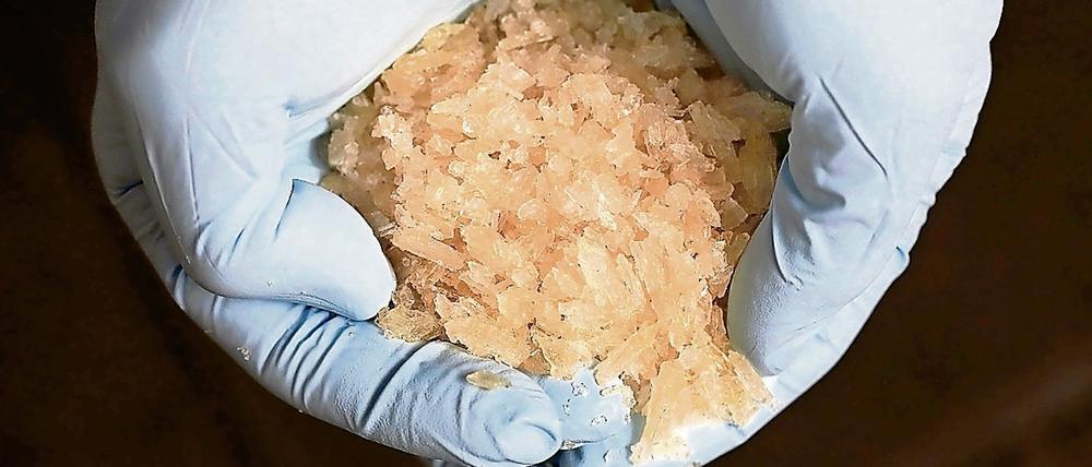 Der Stoff, aus dem Albträume sind. Crystal Meth zählt zur Gruppe der Amphetamine, zu der auch Speed gehört.