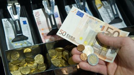 Wer oft Preise vergleicht und den richtigen Moment abwartet, kann viel Geld sparen.