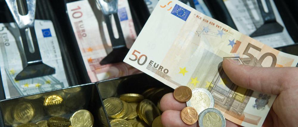 Wer oft Preise vergleicht und den richtigen Moment abwartet, kann viel Geld sparen.