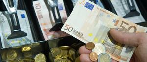 Wer oft Preise vergleicht und den richtigen Moment abwartet, kann viel Geld sparen.