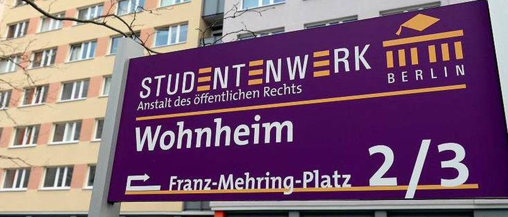 Wohnen hier nur Männer? Scheeres will neue Schilder. Foto: /dpa/p-a