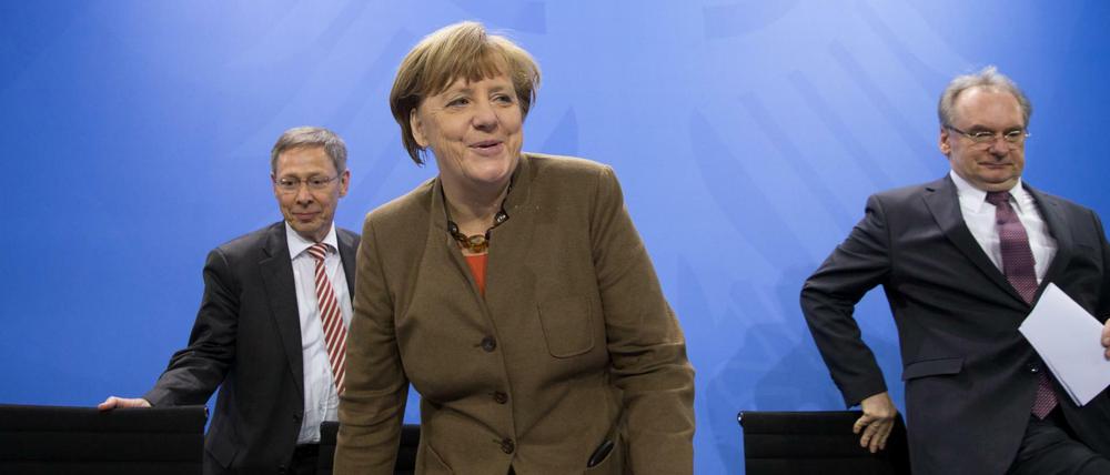 Die Kanzlerin, Bremens Bürgermeister Carsten Sieling (l.) und Sachsen-Anhalts Ministerpräsident Reiner Haseloff.