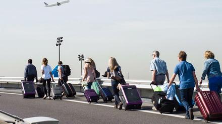 Wer seinen Urlaub rechtzeitig bucht und clever vergleicht, kann viel Geld sparen.