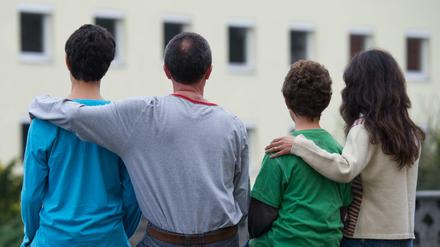 Bei dem Koalitionsstreit geht es um die Frage, wie viele Jahre vergehen müssen, bevor Flüchtlinge aus Syrien ihre Familie nachholen dürfen.