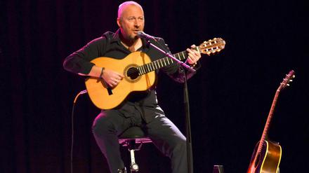 Black aka Colin Vearncombe spielt im November 2015 in München im Rahmen seiner "Acostic Tour 2015". 