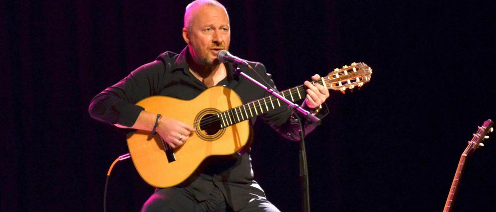 Black aka Colin Vearncombe spielt im November 2015 in München im Rahmen seiner "Acostic Tour 2015".