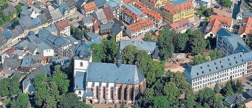 Der dreieckige Marktplatz im schmucken Mittweide.