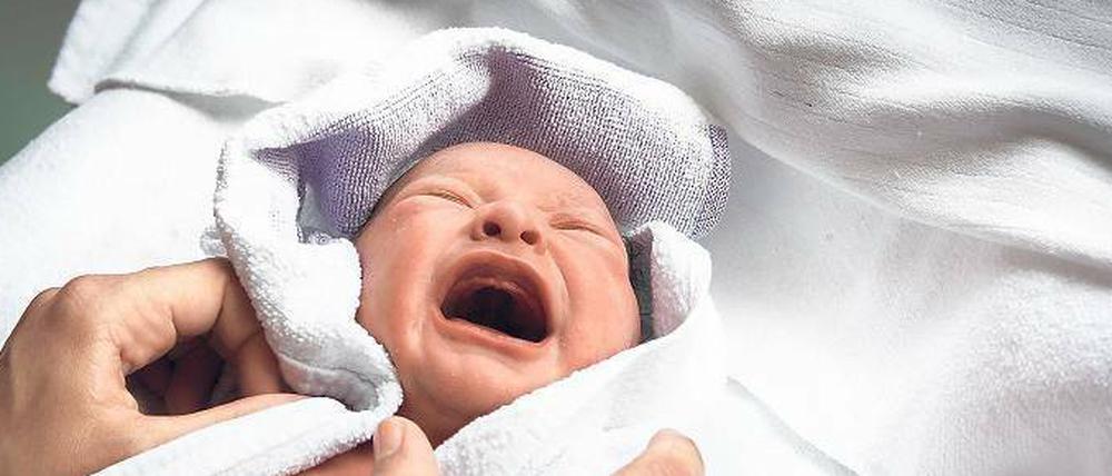Hört mich keiner? Alle wissen: Babygebrüll kann Eltern in den Wahnsinn treiben. Wie sich dieser Wahnsinn anfühlt, weiß man erst, wenn das Baby da ist.