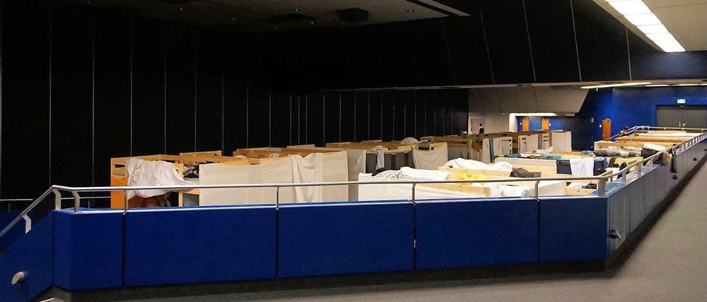 Wohnen auf den Rängen. Früher fanden Kongresse, Bälle und Konzerte im Saal 2 des ICC statt. Nun leben im Gebäude rund 500 Flüchtlinge.