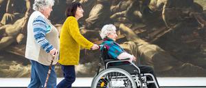 Anregung für den Geist. Motivierung kann für Demenpatienten hilfreich sein. Wie hier bei dem Projekt "Artemis" der Universität Frankfurt und dem Städel Museum, bei dem durch die Auseinandersetzung mit Kunst das Erinnerungsvermögen von Demenz-Patienten stimuliert werden soll. 